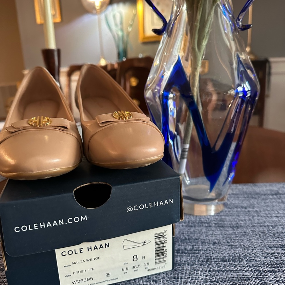 Cole Haan pump never worn in size 8 US B